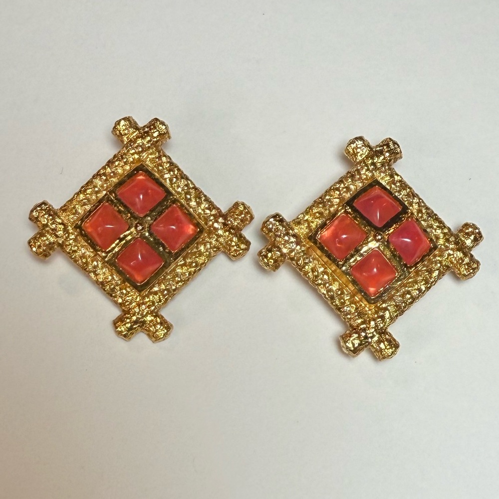 Vintage Carlisle Coral Cabochon Earrings Textured Gold Clip Ons